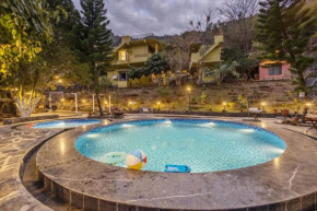 ELIVAAS Zephyr Kumaon Cottage with Pool, Gym & Restaurant